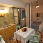 Апартаменты Bougainvillea House *