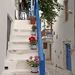 Апартаменты Bougainvillea House *