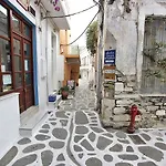 Апартаменты Bougainvillea House
