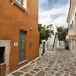 Апартаменты Bougainvillea House *