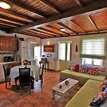 Bougainvillea House Апартаменты *