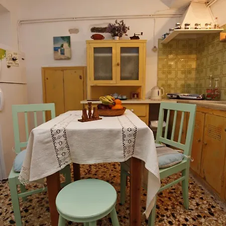Bougainvillea House Apartmán *